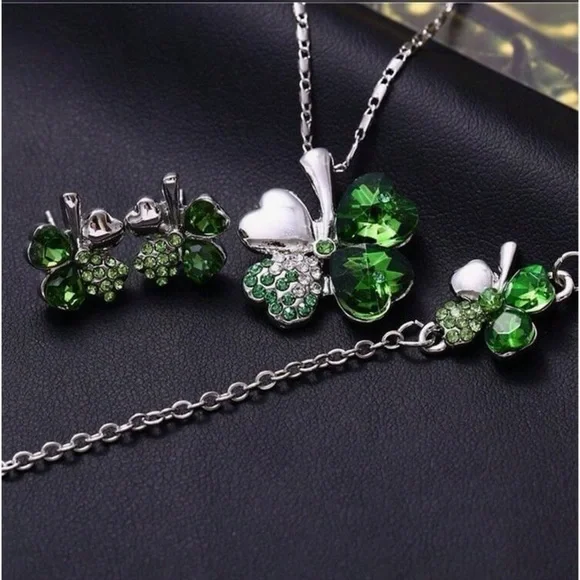 Stunning Green Crystal Irish Clover Necklace Earrings And Bracelet Set - Picture 2 of 2